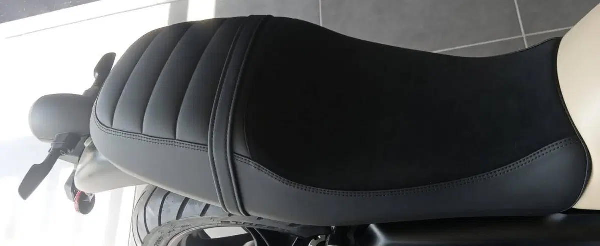 Moto Guzzi V7 Stone (2025 - 26) (8)