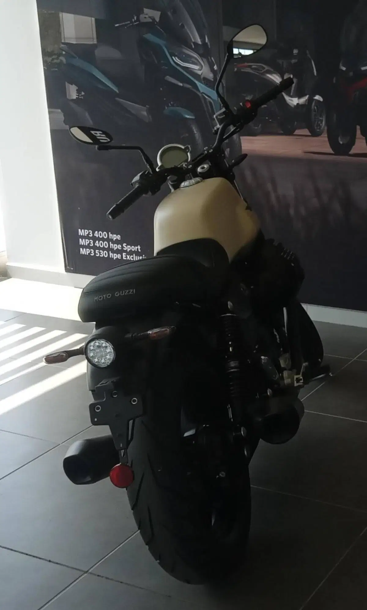 Moto Guzzi V7 Stone (2025 - 26) (9)