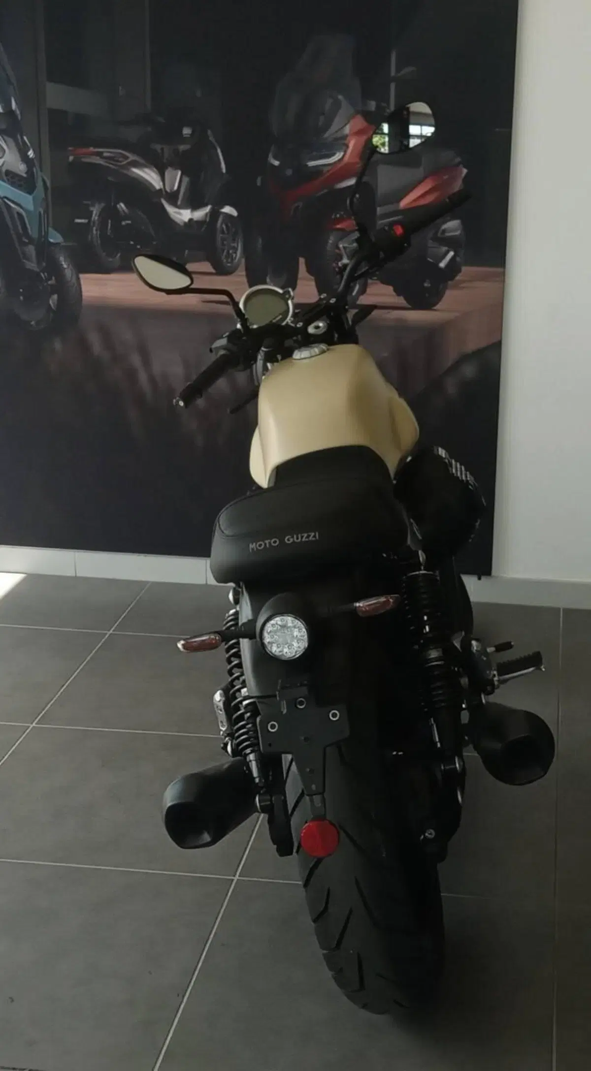 Moto Guzzi V7 Stone (2025 - 26) (10)