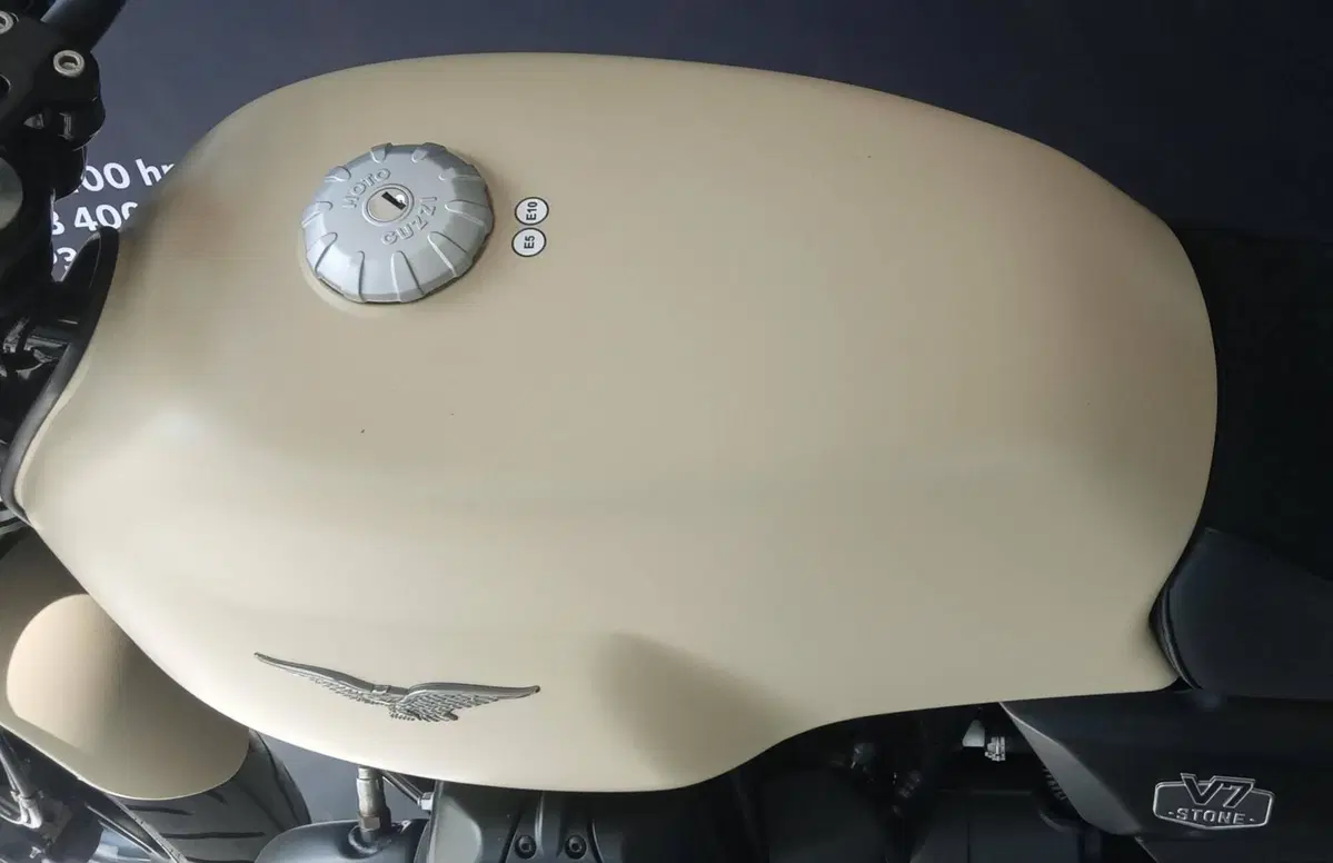 Moto Guzzi V7 Stone (2025 - 26) (14)