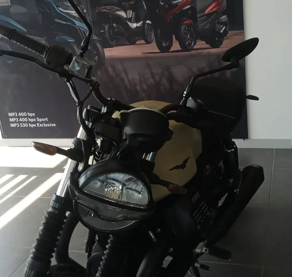Moto Guzzi V7 Stone (2025 - 26) (15)