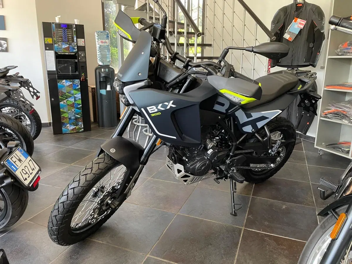 Benelli BKX 300 (2026) (3)