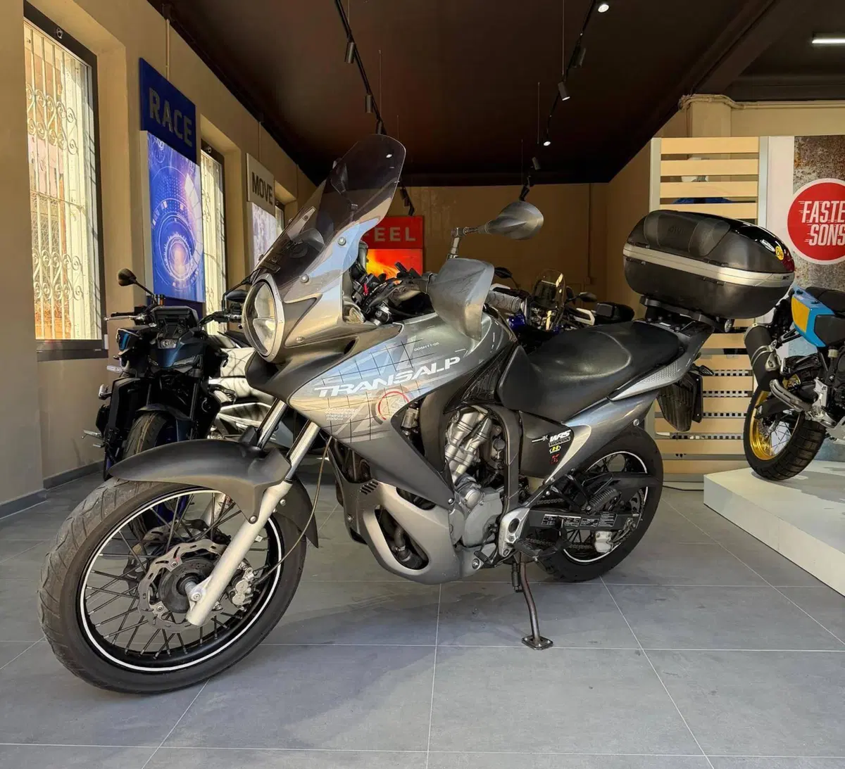 Honda Transalp XL 700 V (2007 - 2013) (6)