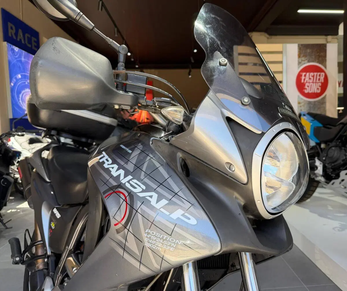 Honda Transalp XL 700 V (2007 - 2013) (8)