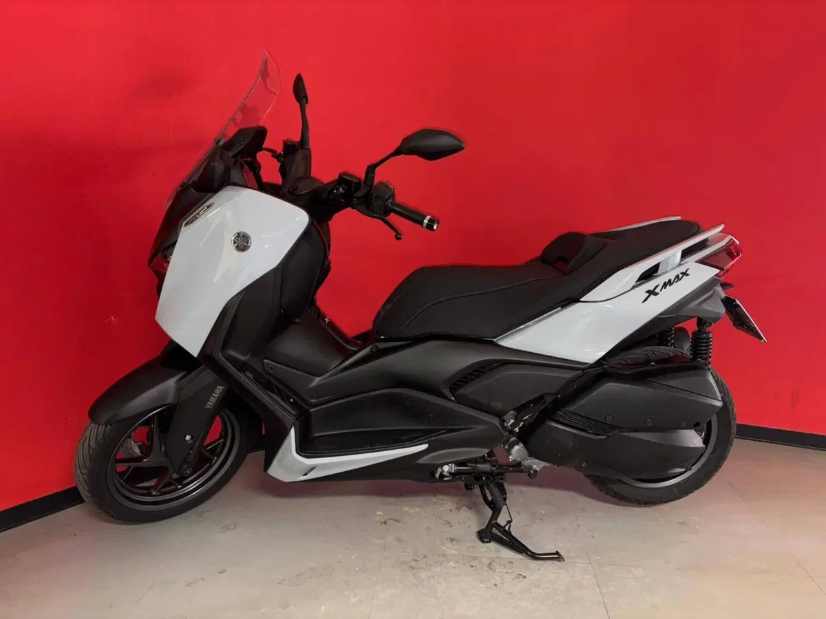 Yamaha X-Max 300 Tech Max (2025 - 26) (3)