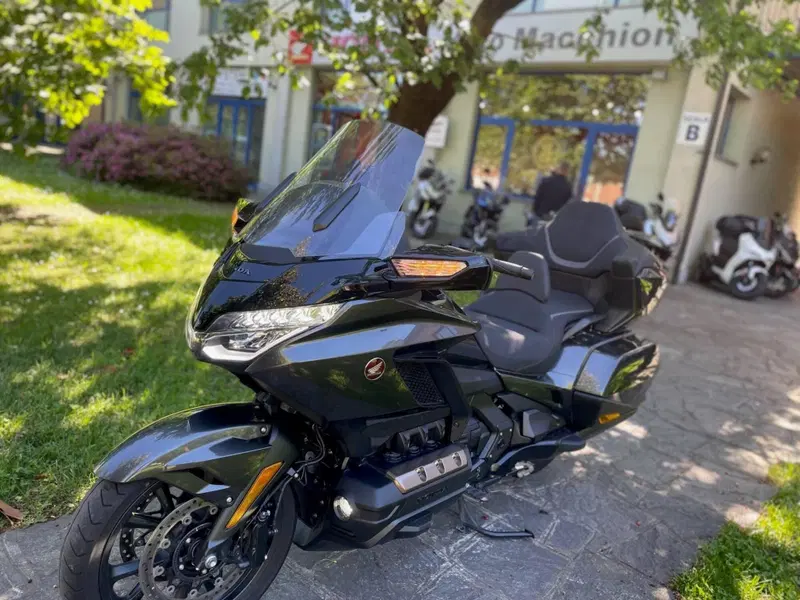Honda GL 1800 Gold Wing Tour DCT & Airbag (2022 - 24) (2)