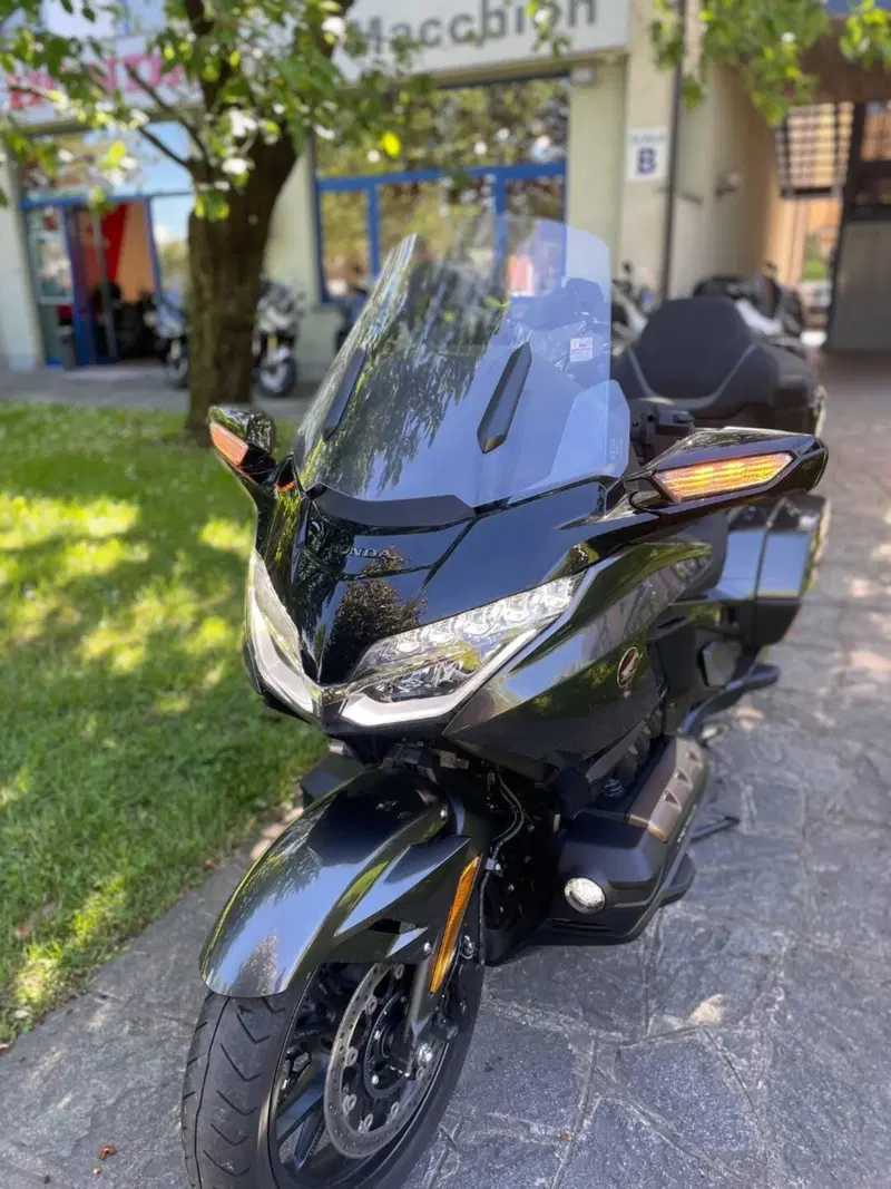Honda GL 1800 Gold Wing Tour DCT & Airbag (2022 - 24) (3)