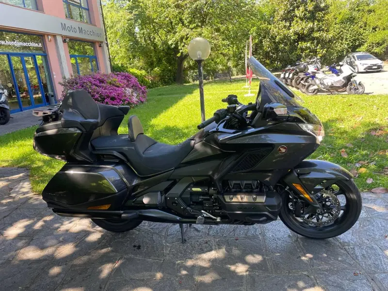 Honda GL 1800 Gold Wing Tour DCT & Airbag (2022 - 24) (5)