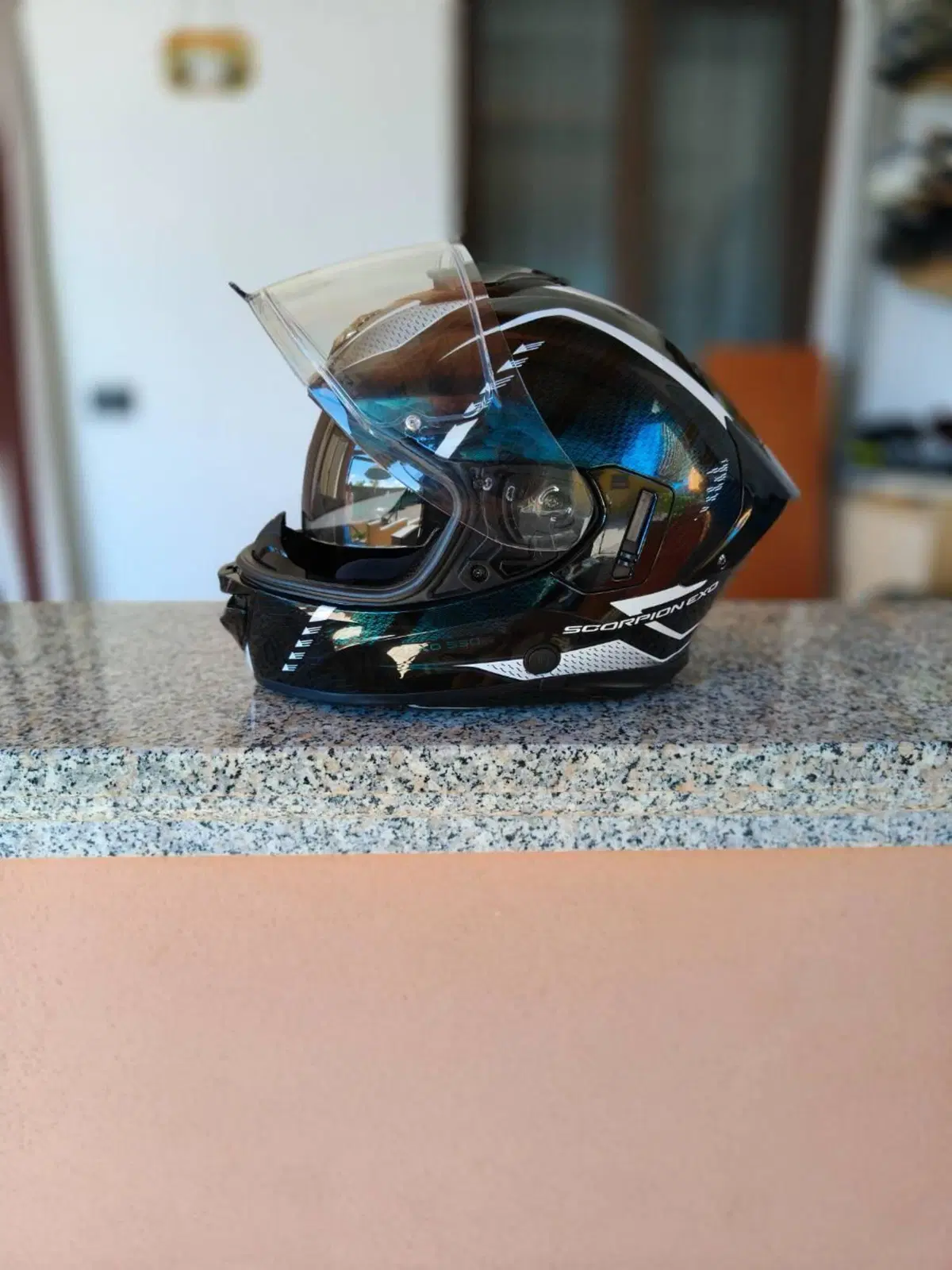 Casco Scorpion Helmets (2)