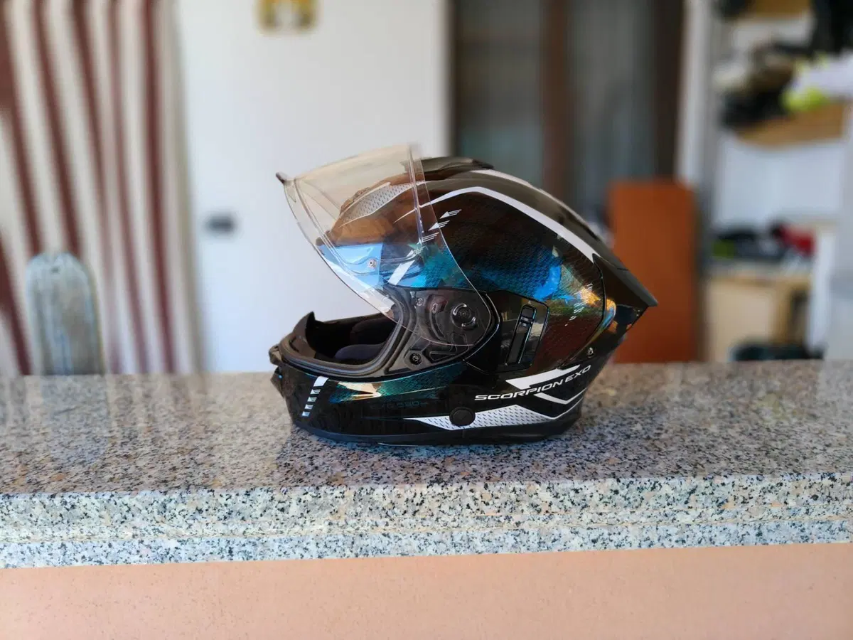 Casco Scorpion Helmets (3)