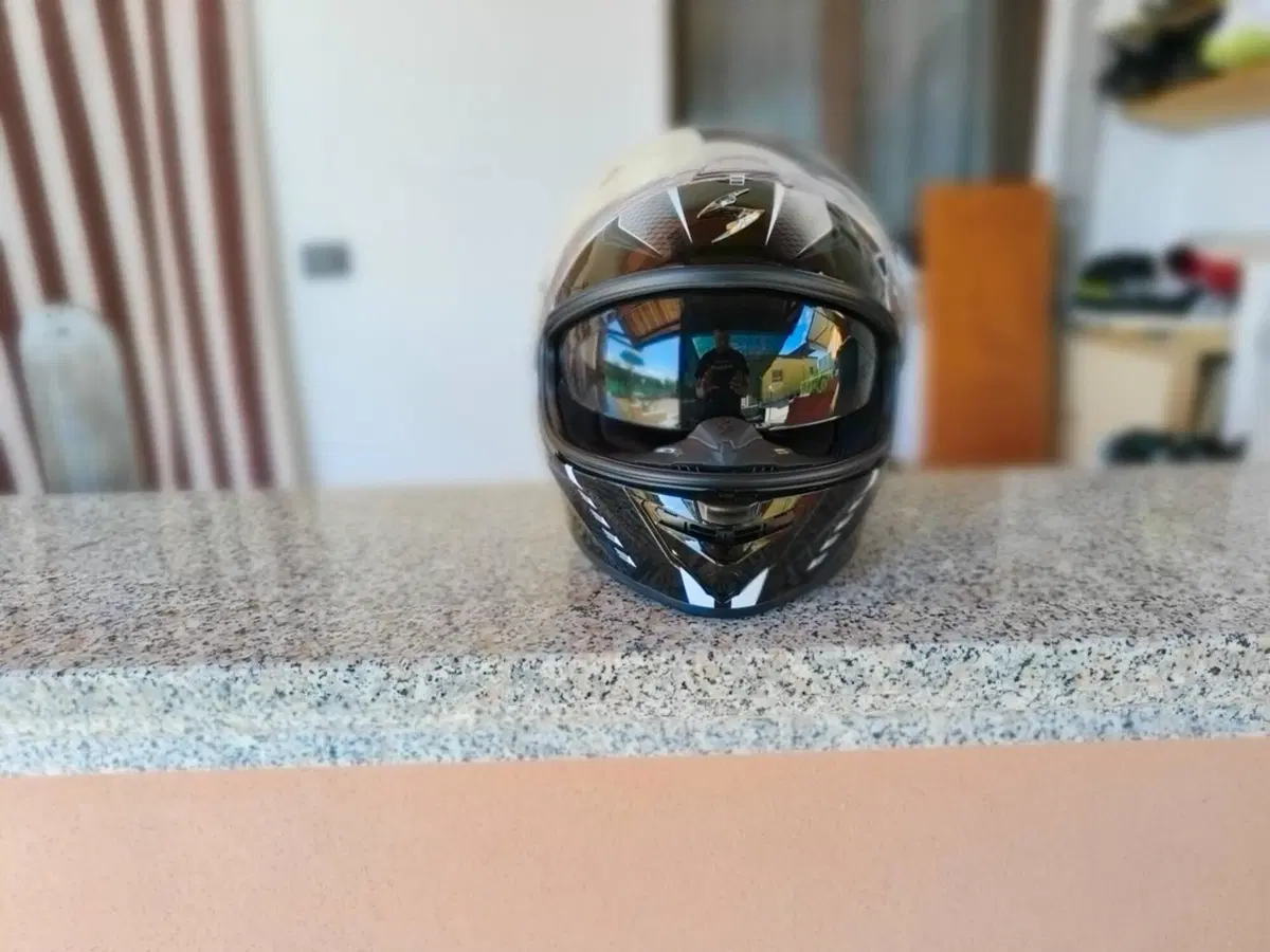 Casco Scorpion Helmets (4)