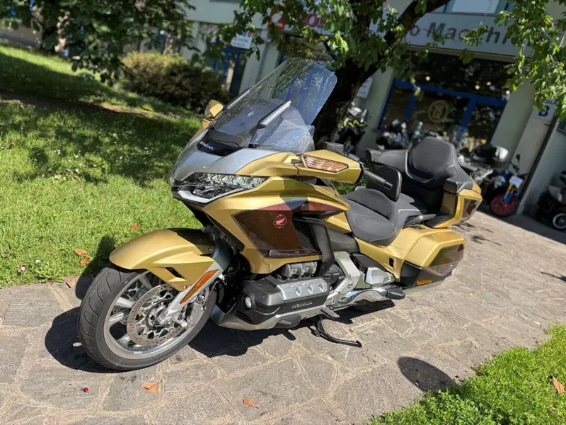 Honda GL 1800 Gold Wing Tour 50° Anniversario (2025 - 26) (2)