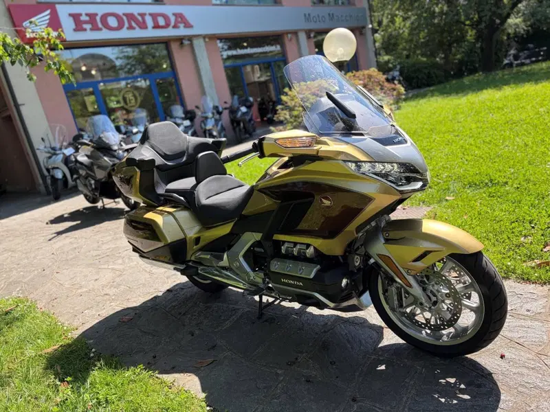 Honda GL 1800 Gold Wing Tour 50° Anniversario (2025 - 26) (4)