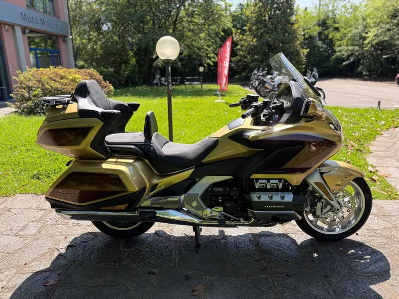 Honda GL 1800 Gold Wing Tour 50° Anniversario (2025 - 26) (5)