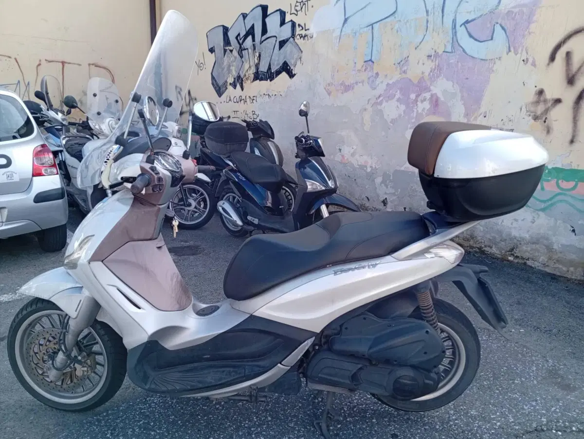 Piaggio Beverly 300 i.e. ABS-ASR (2016 - 20) (6)