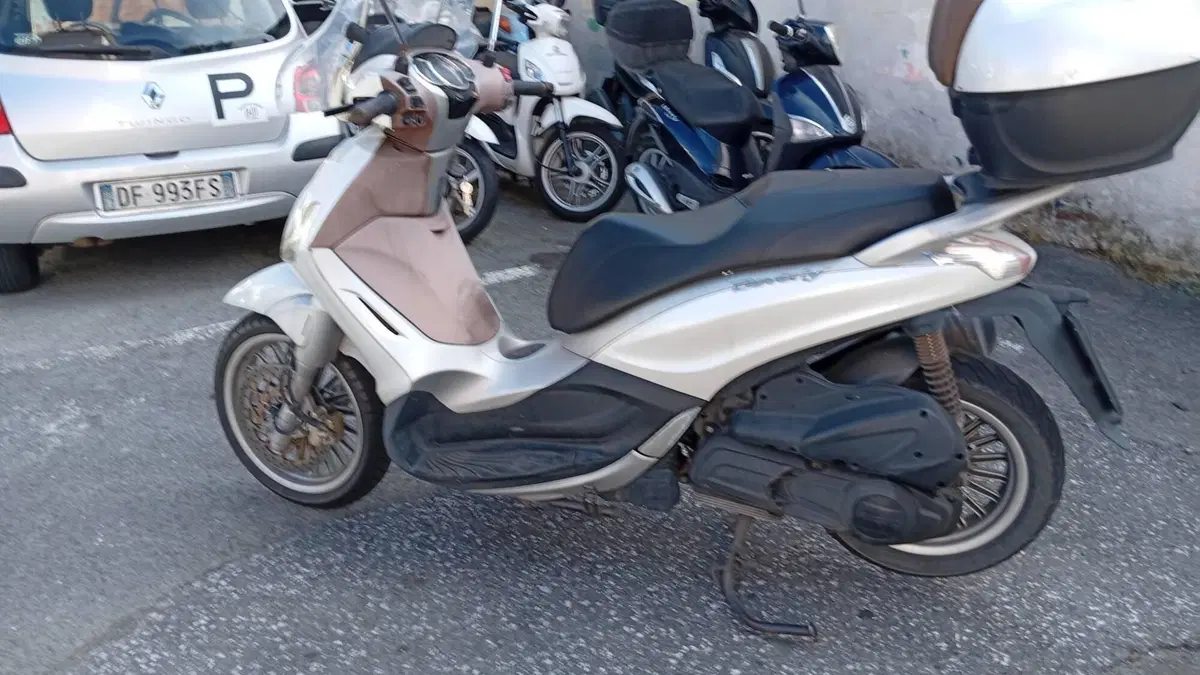 Piaggio Beverly 300 i.e. ABS-ASR (2016 - 20) (8)