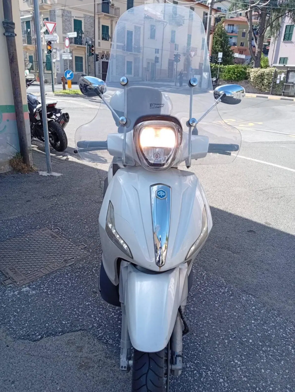 Piaggio Beverly 300 i.e. ABS-ASR (2016 - 20) (9)