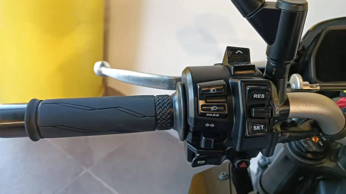 Yamaha MT-10 (2022 - 26) (11)