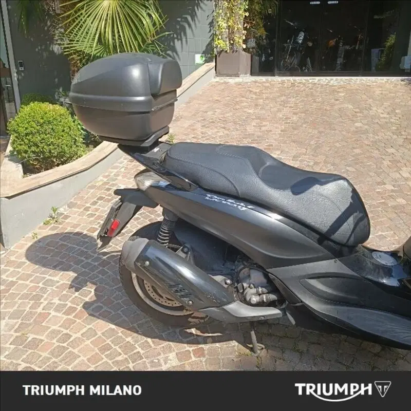 Piaggio Beverly 300 i.e. Police ABS-ASR (2017 - 20) (2)