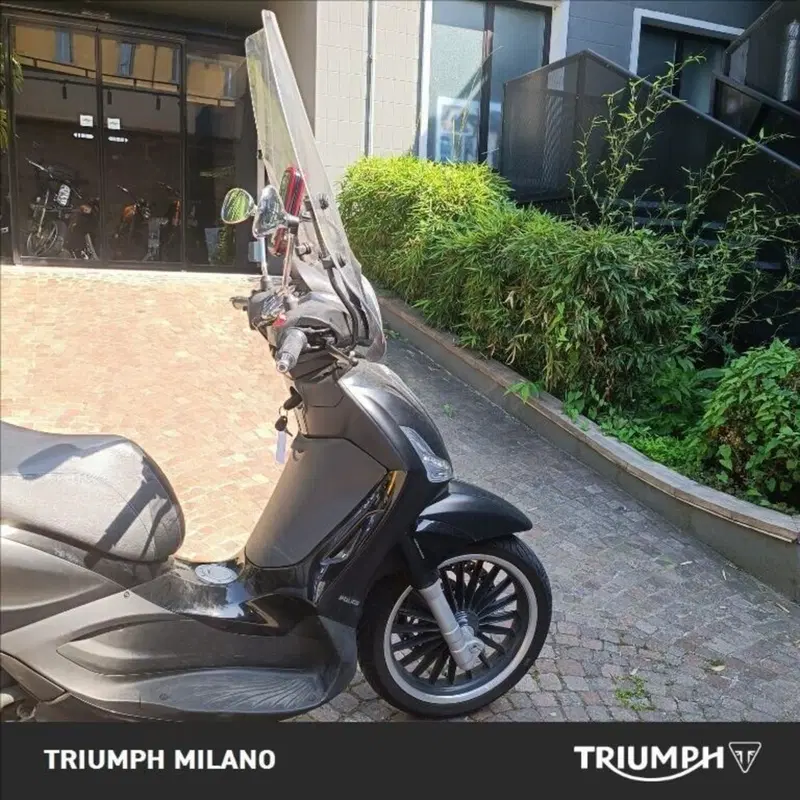 Piaggio Beverly 300 i.e. Police ABS-ASR (2017 - 20) (3)