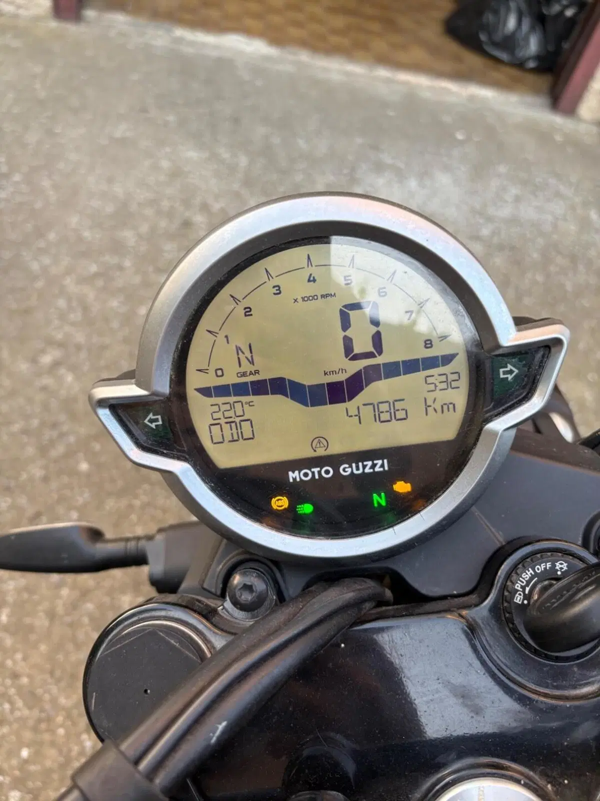 Moto Guzzi V7 Special (2021 - 24) (3)
