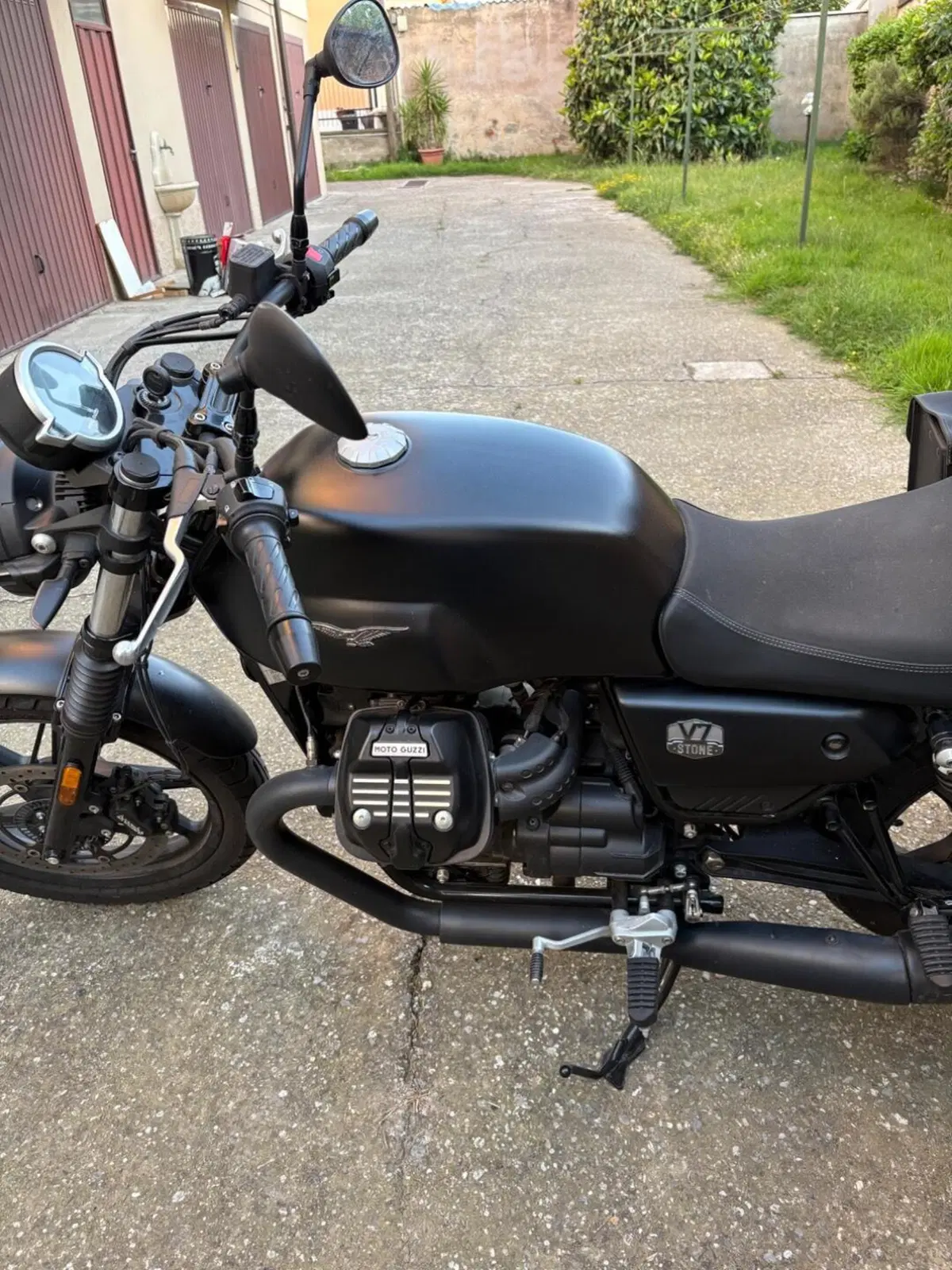 Moto Guzzi V7 Special (2021 - 24) (9)