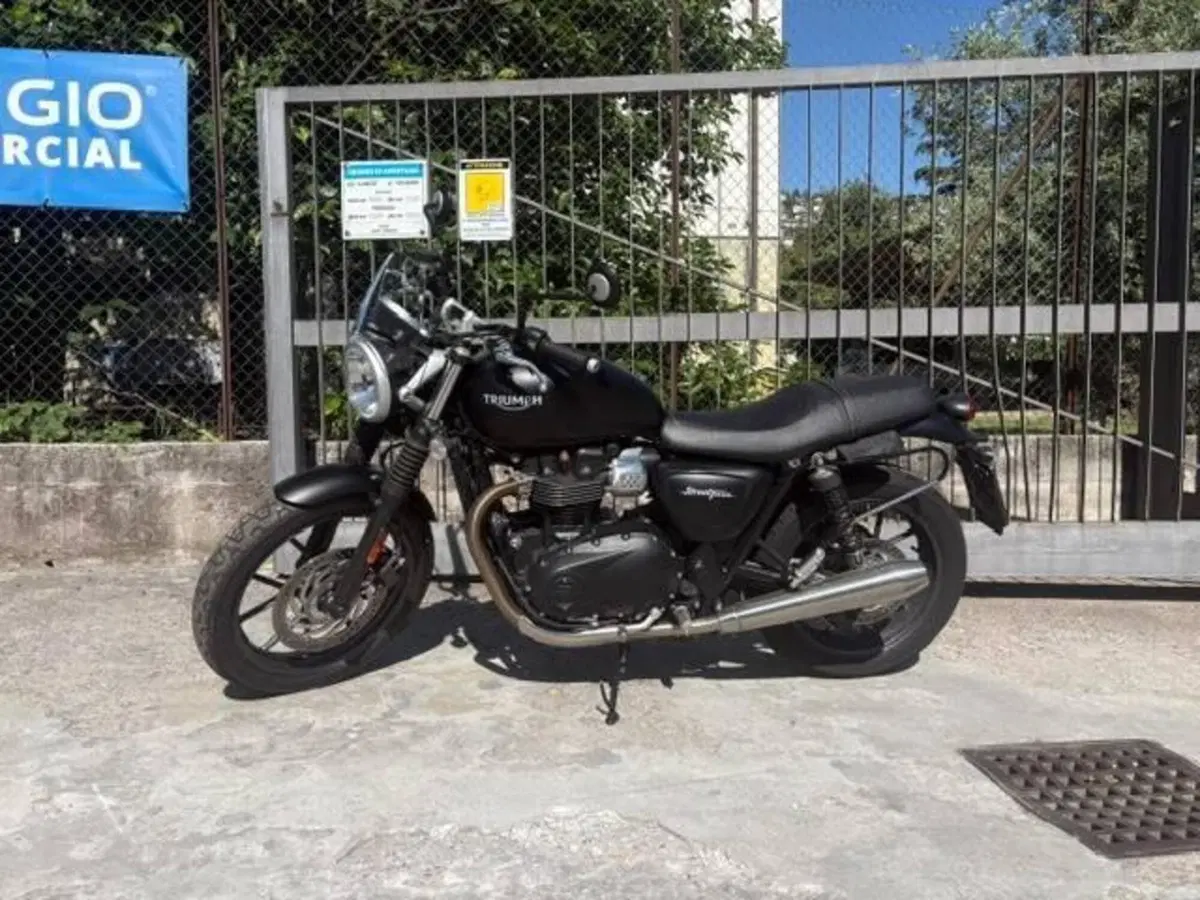 Triumph Street Twin 900 (2016)