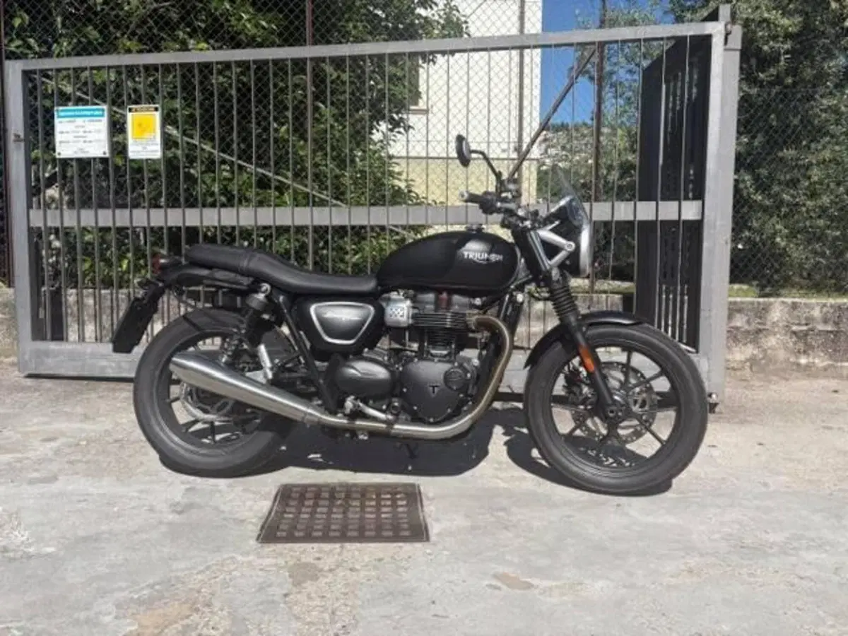 Triumph Street Twin 900 (2016) (4)