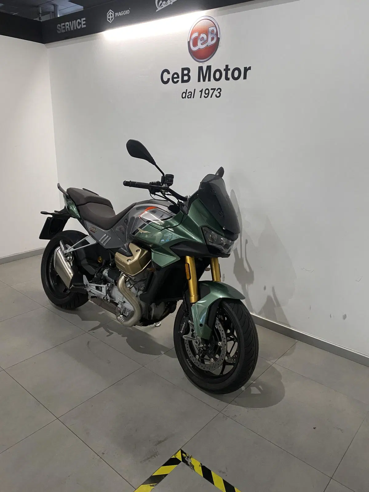 Moto Guzzi V100 Mandello S (2022 - 24) (7)