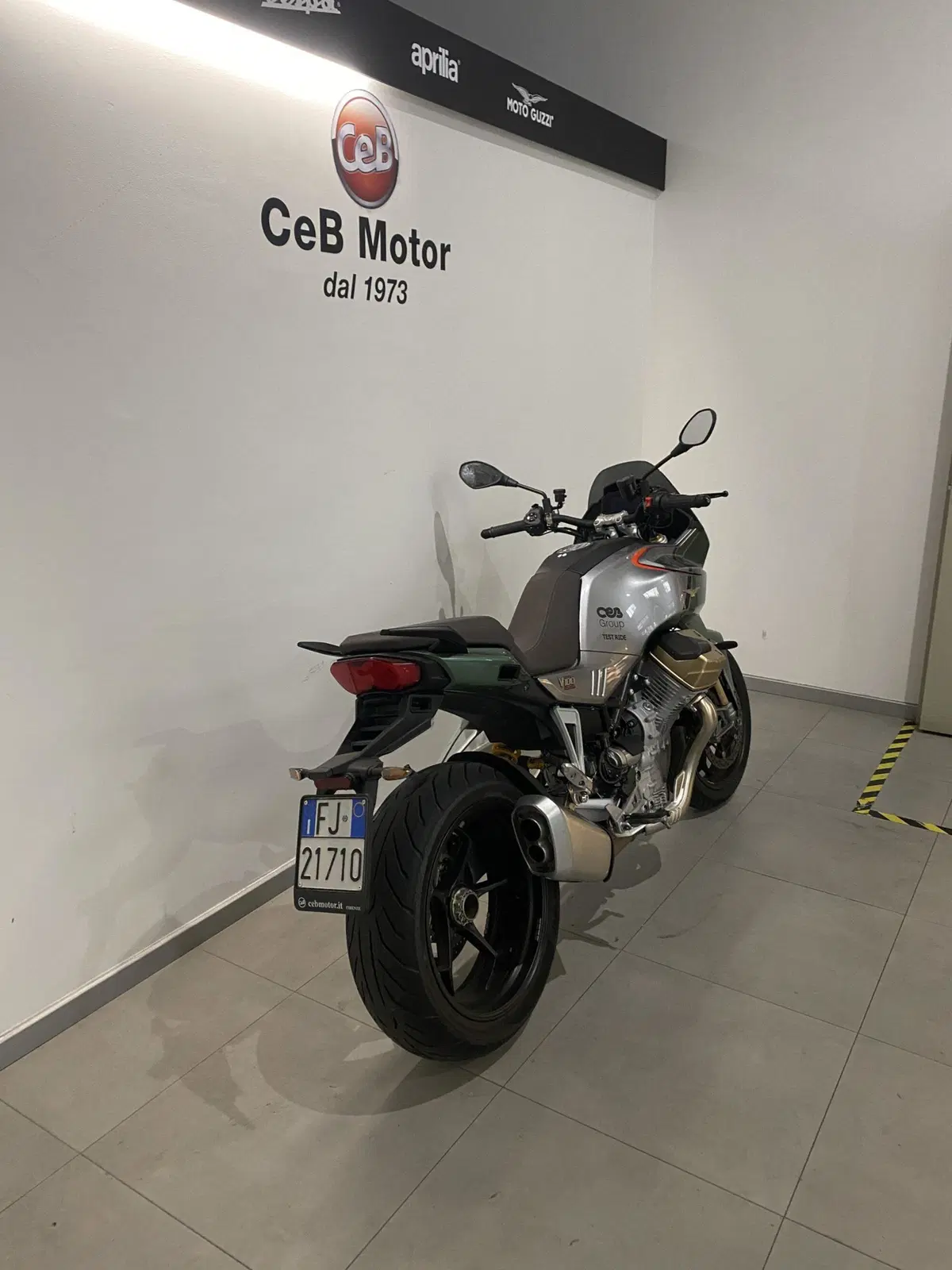 Moto Guzzi V100 Mandello S (2022 - 24) (8)