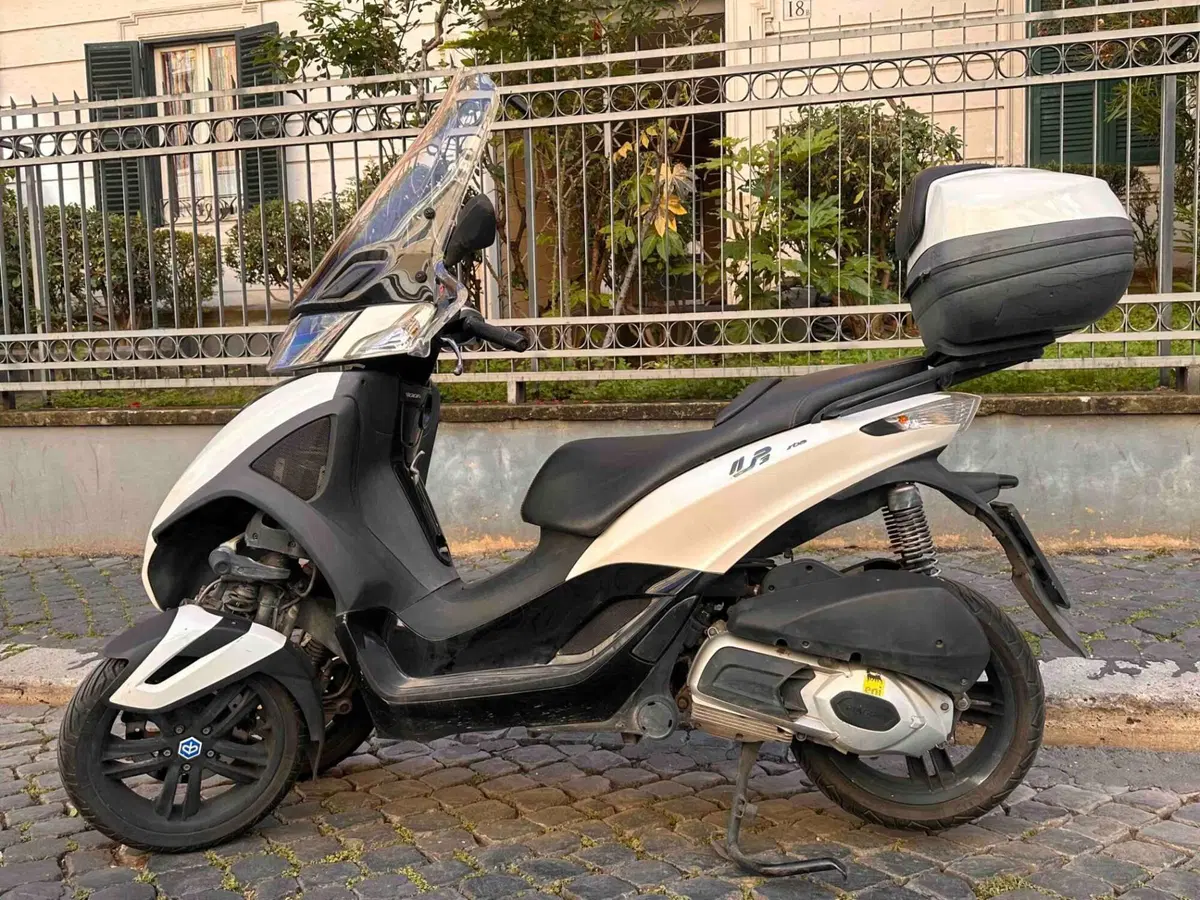 Piaggio Mp3 300 ie Yourban ERL (2011 - 17) (2)