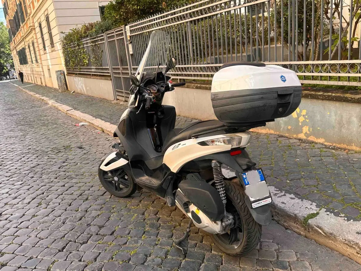 Piaggio Mp3 300 ie Yourban ERL (2011 - 17) (3)