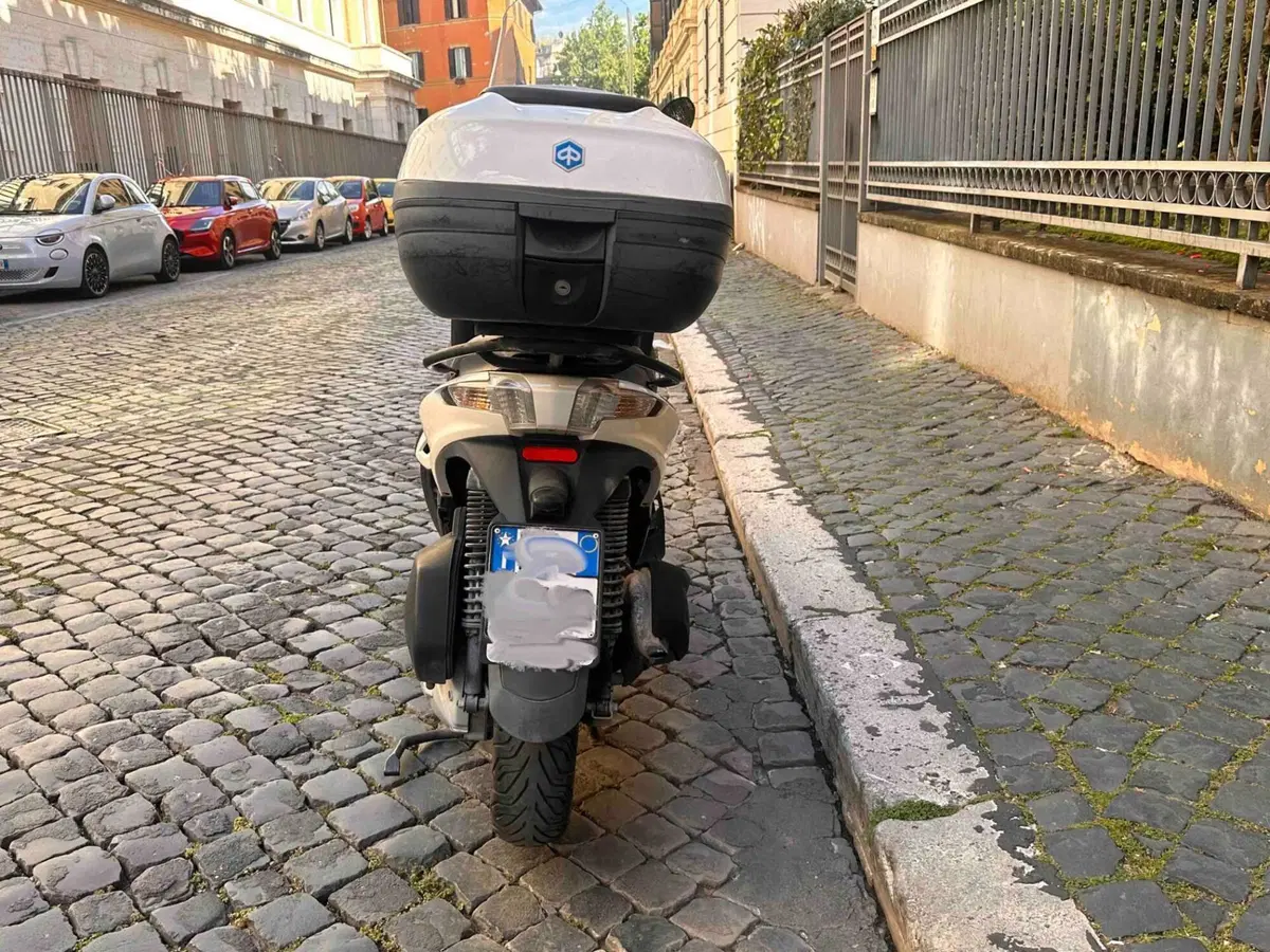 Piaggio Mp3 300 ie Yourban ERL (2011 - 17) (4)