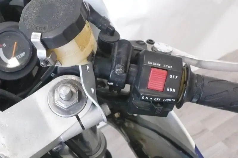 Suzuki RGV 250 Gamma (5)