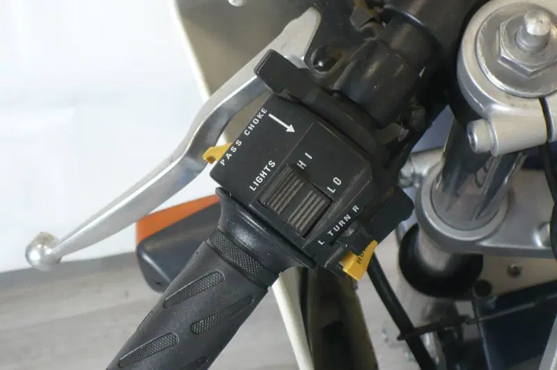 Suzuki RGV 250 Gamma (6)