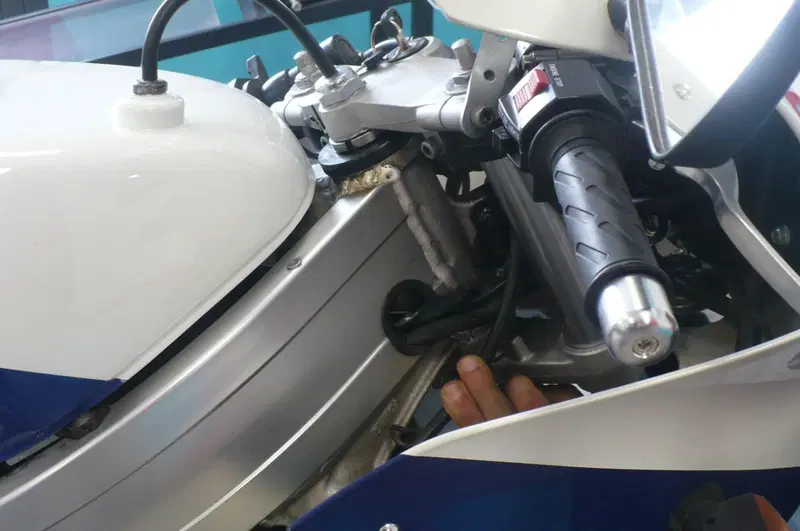 Suzuki RGV 250 Gamma (7)