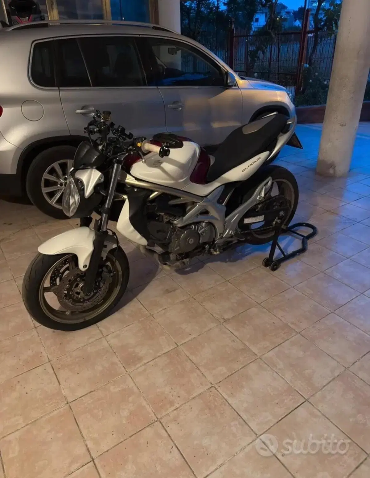 Suzuki Gladius 650 SFV (2009 - 15) (2)
