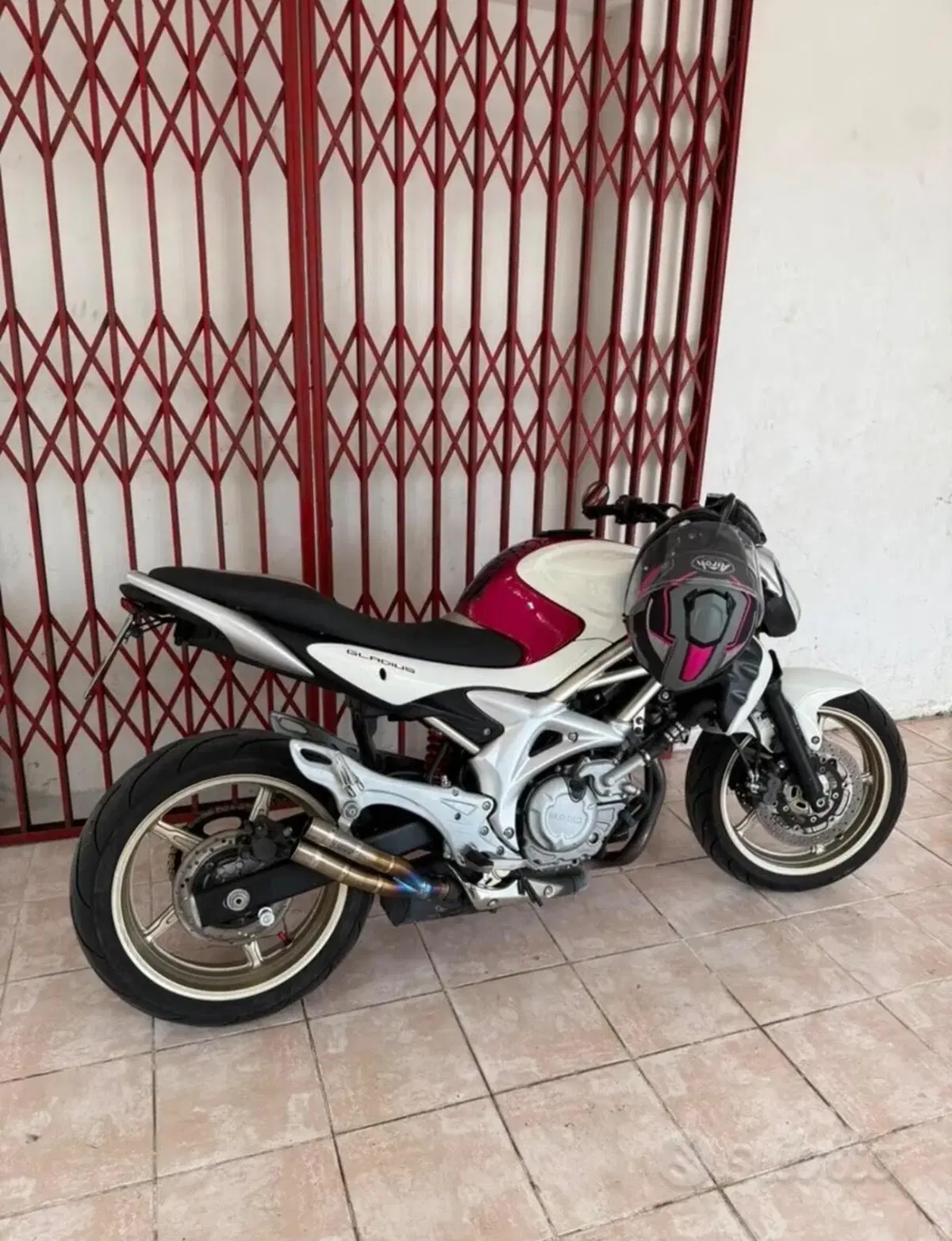 Suzuki Gladius 650 SFV (2009 - 15) (4)