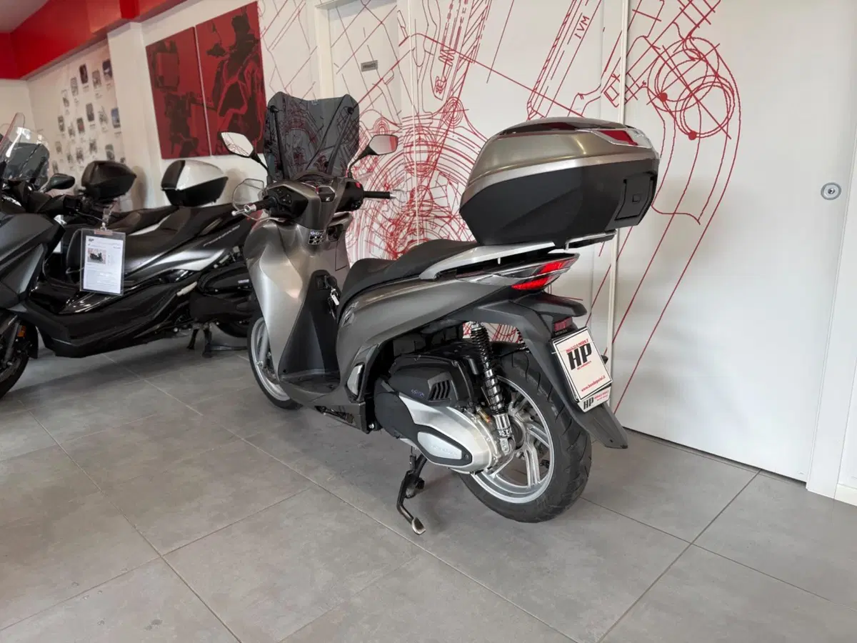 Honda SH 350 (2021 - 24) (6)