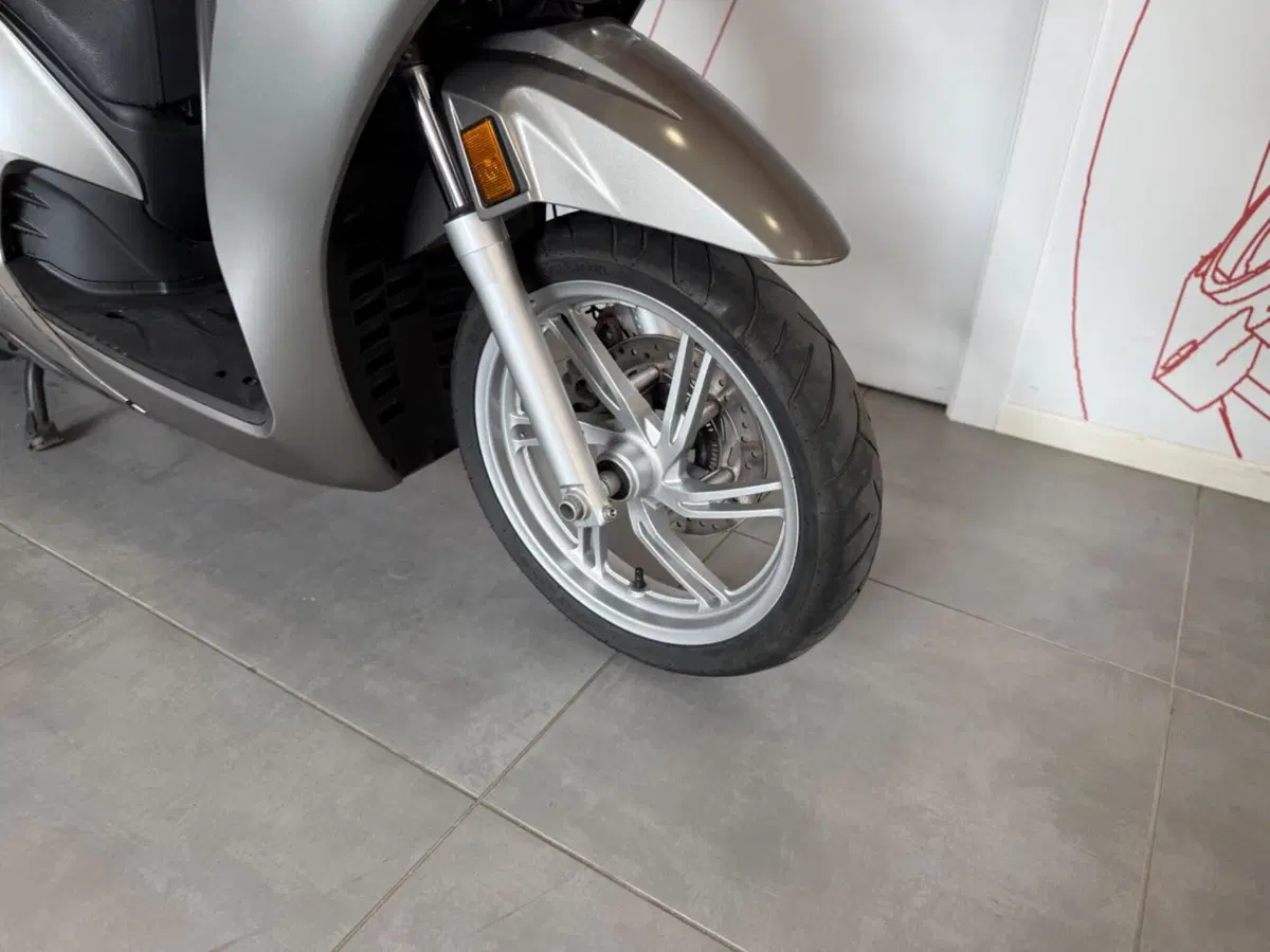 Honda SH 350 (2021 - 24) (9)
