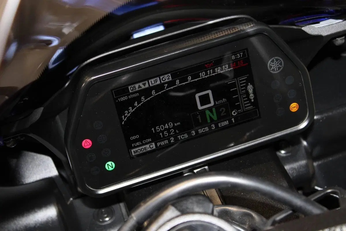 Yamaha YZF R1 (2020 - 25) (6)