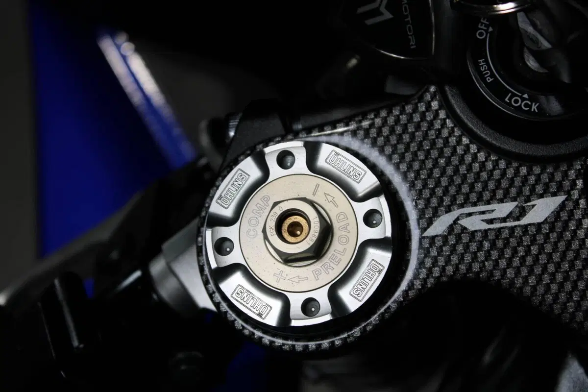 Yamaha YZF R1 (2020 - 25) (7)