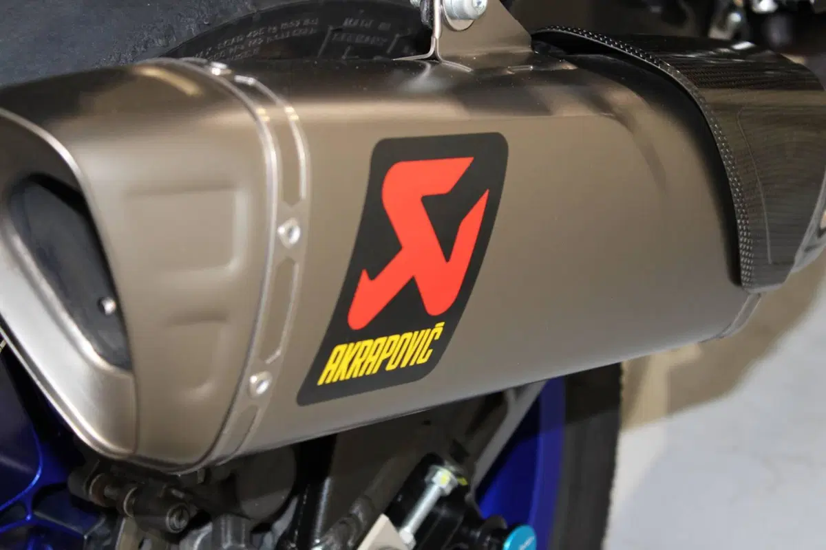 Yamaha YZF R1 (2020 - 25) (9)