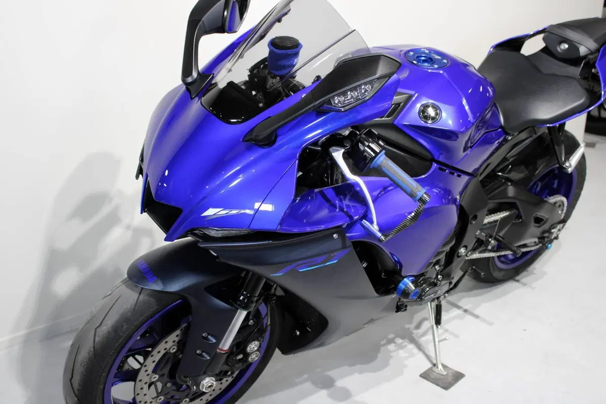 Yamaha YZF R1 (2020 - 25) (11)