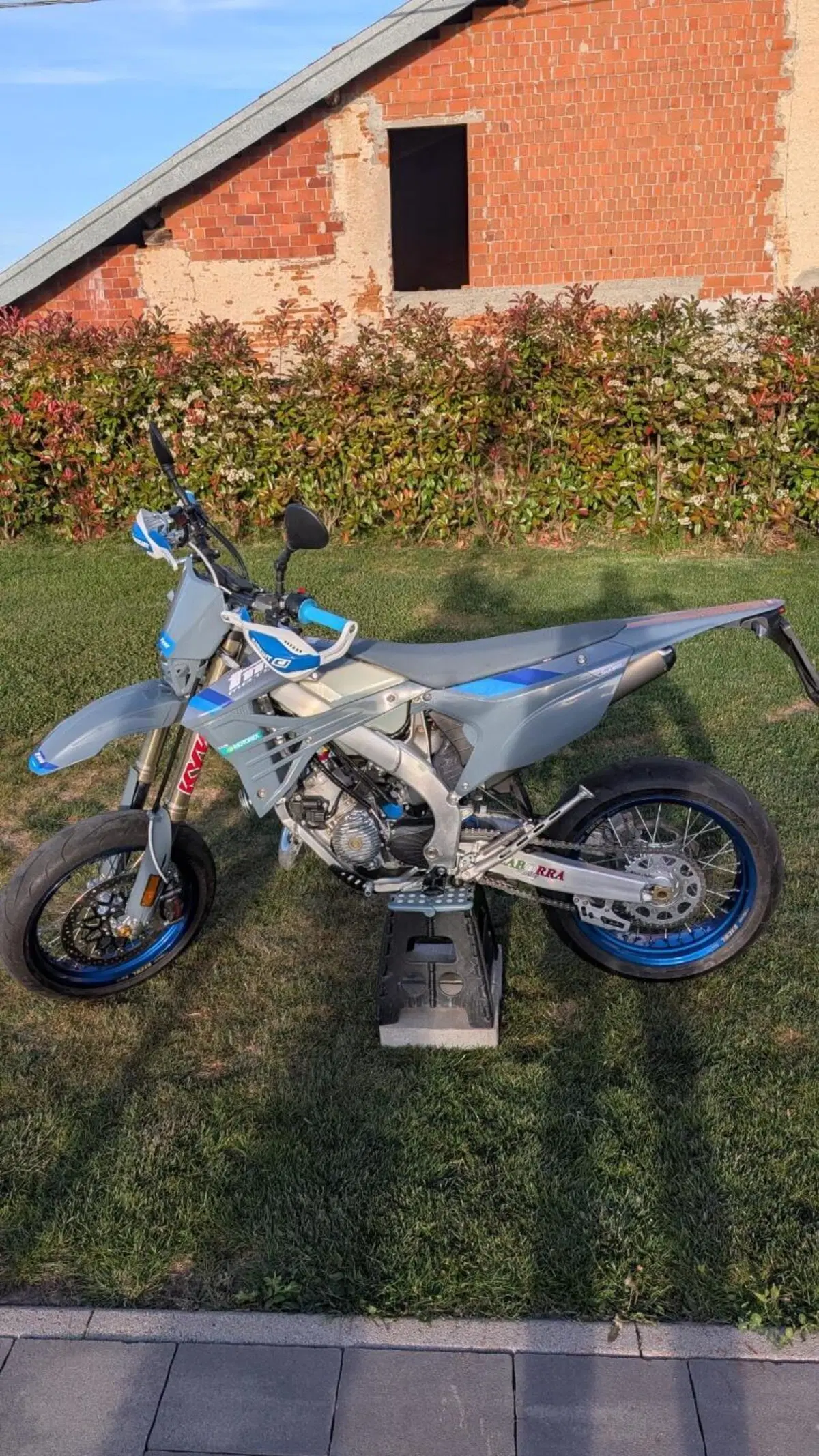 Tm Moto EN 125 ES Fi 2T (2025) (2)