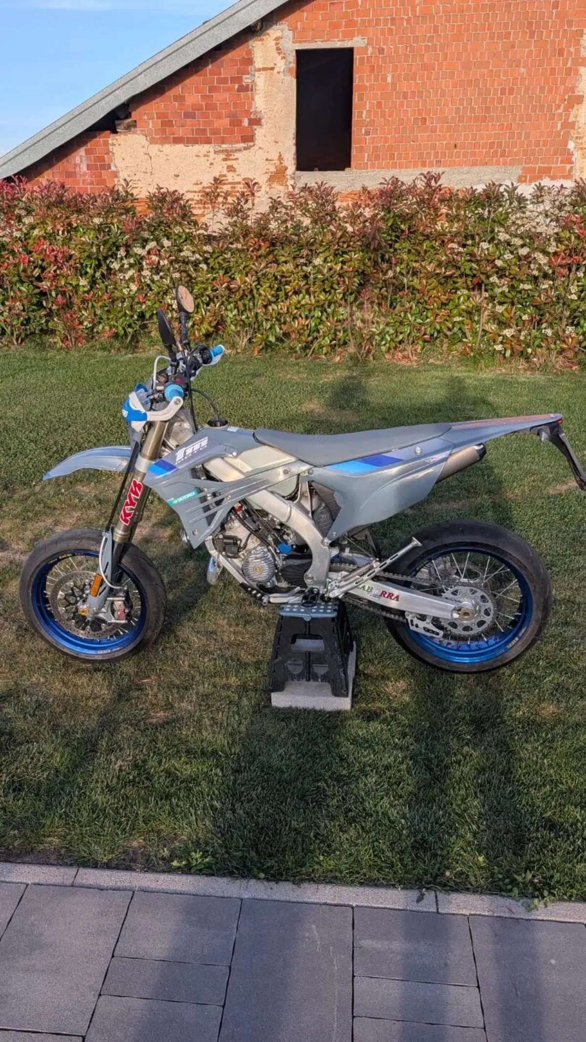 Tm Moto EN 125 ES Fi 2T (2025) (5)