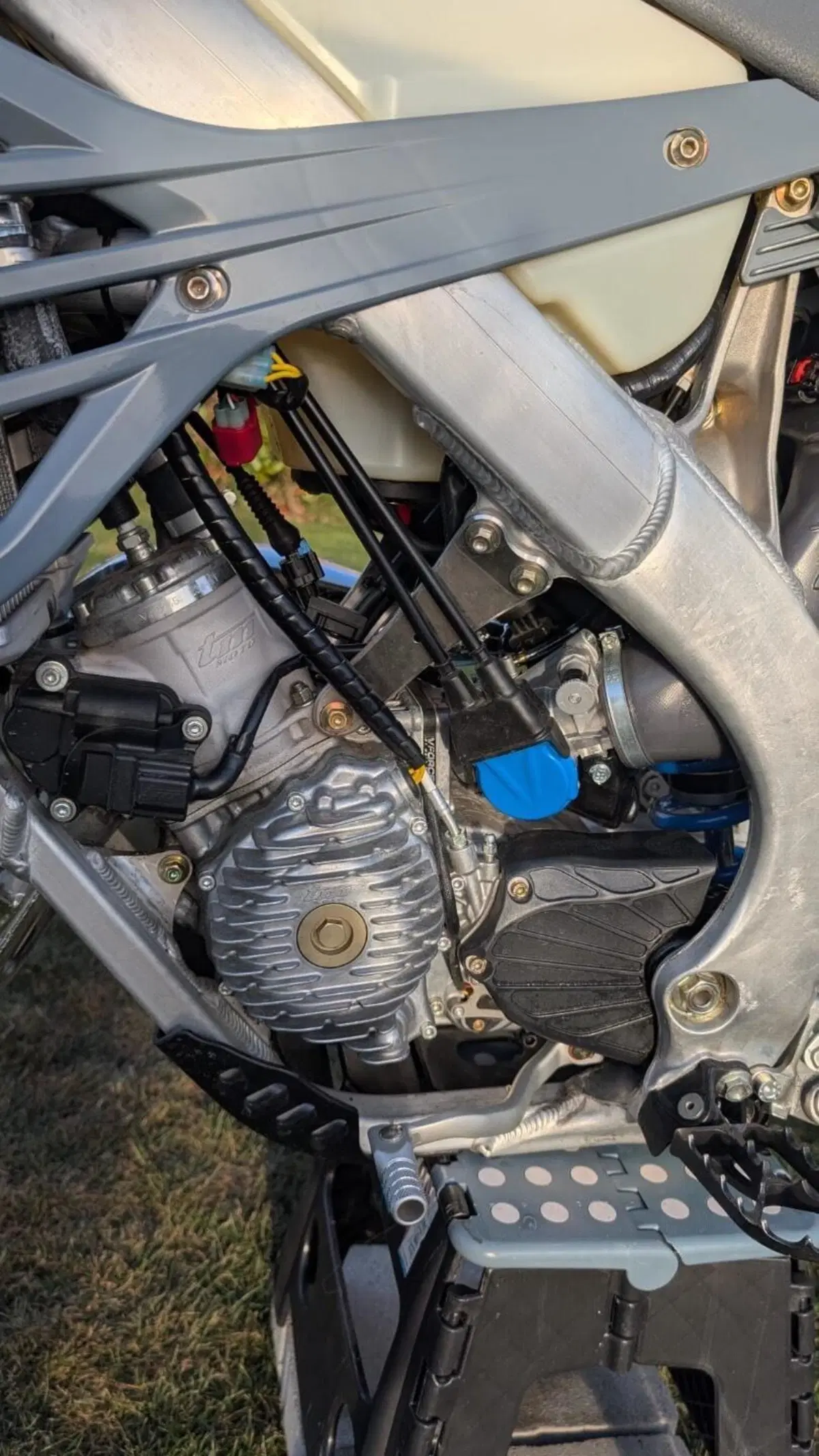 Tm Moto EN 125 ES Fi 2T (2025) (6)