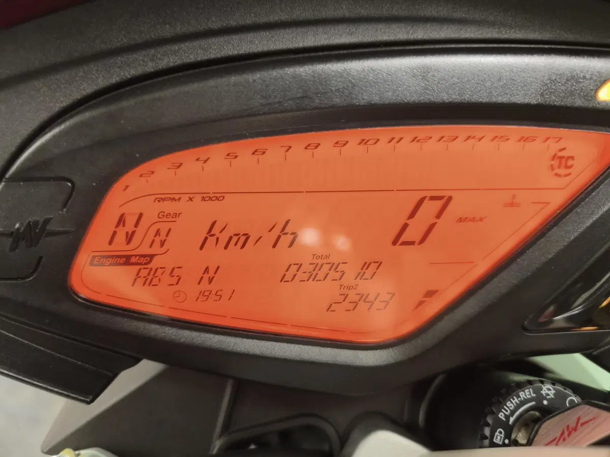 MV Agusta Dragster 800 RR (2015 - 17) (6)