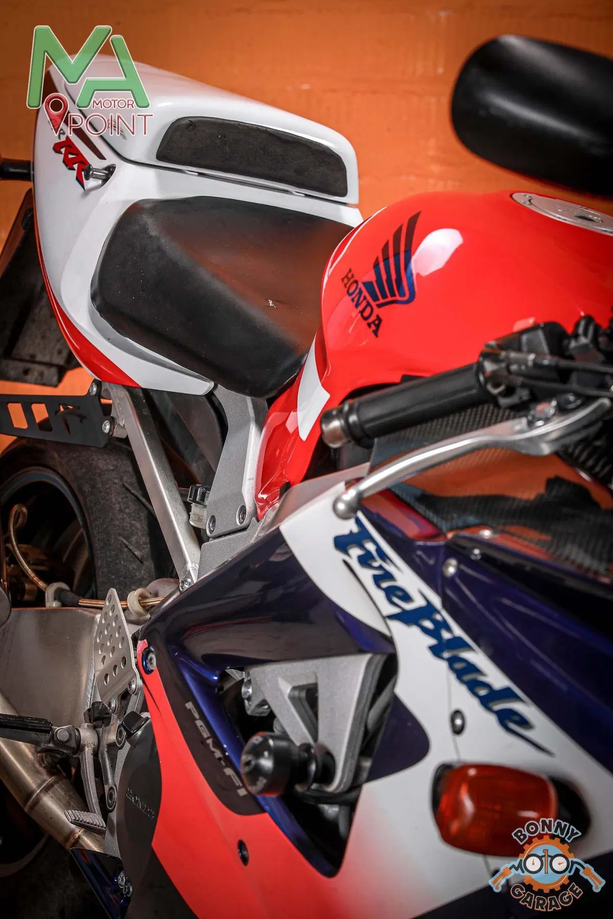 Honda CBR 900 RR Fireblade (2000 - 01) (12)