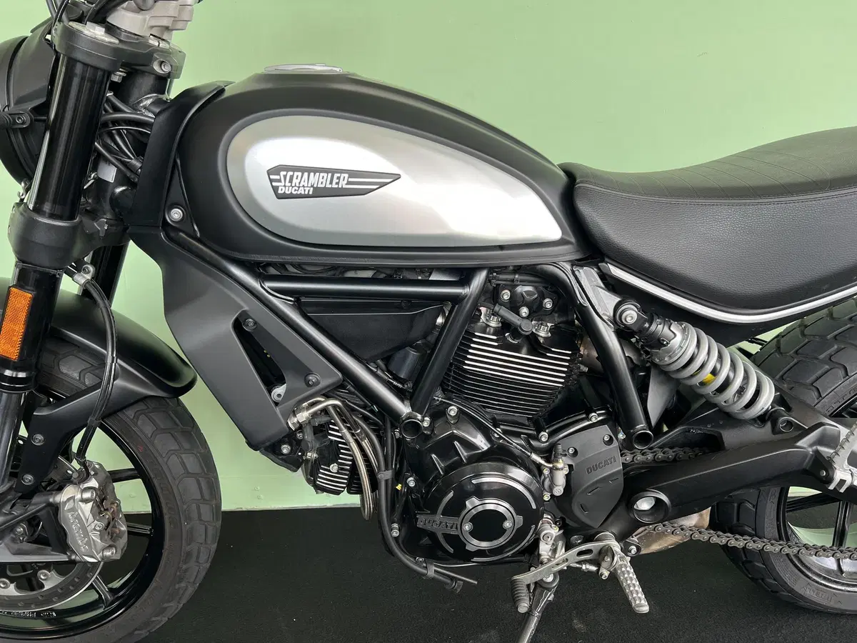 Ducati Scrambler 800 Icon Dark (2020) (14)